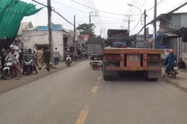 Hai nữ sinh va quệt giao thông, 1 người bị cán tử vong