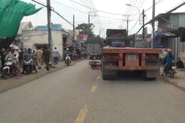 Hai nữ sinh va quệt giao thông, 1 người bị cán tử vong