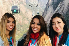 Dàn người đẹp kiễng chân đọ chiều cao tại Miss World 2017