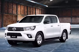 Toyota Hilux 2017 bỏ động cơ 2.8, giá từ 631 triệu đồng