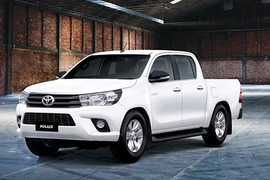 Toyota Hilux 2017 bỏ động cơ 2.8, giá từ 631 triệu đồng