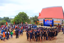 Bí thư Tỉnh ủy dự Ngày hội Đại đoàn kết tại huyện Kông Chro