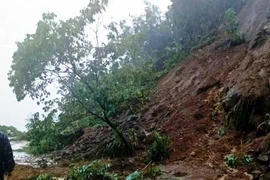 Kon Tum: Bão đi qua 4 ngày, xã Ngọc Tem vẫn bị cô lập