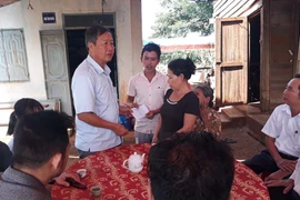 Thăm và hỗ trợ cho gia đình có người tử vong do bão số 12
