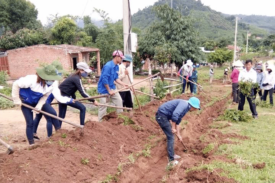 Tuổi trẻ Kbang chung tay xây dựng nông thôn mới