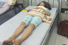 Vợ bí thư xã bắt gặp chồng vào khách sạn với cấp dưới