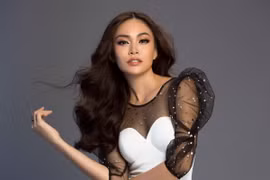 Mâu Thanh Thủy khoe vẻ nóng bỏng trong loạt đầm dạ hội