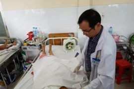 Chị đề nghị chia tay, em bị tạt axit nguy cơ mù 2 mắt