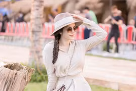 Lý Nhã Kỳ trẻ trung như thiếu nữ đôi mươi với trang phục màu nude