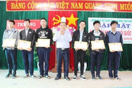 Gặp mặt đội tuyển dự thi học sinh giỏi lớp 12 cấp quốc gia