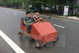 Thừa Thiên-Huế: Học sinh lớp 9 chế tạo xe ôtô chạy bằng điện