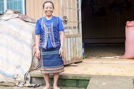 Người phụ nữ K'Ho nuôi dạy 9 trẻ mồ côi