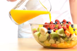 Tại sao không nên uống quá nhiều nước ép trái cây?