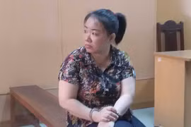 Ma túy ướt mưa, bà trùm thản nhiên mang ra… phơi