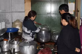 Thanh tra việc đảm bảo ATVSTP tại quán phở Hạnh 333