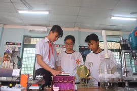 Học sinh biến nước thải máy lạnh thành nước uống