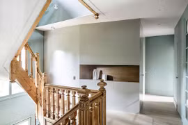 Ngôi nhà gỗ nhìn như cổ tích, nội thất bên trong hiện đại