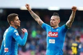 Hamsik giúp Napoli vô địch lượt đi Serie A