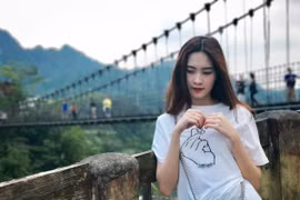 Các nàng hậu, mặc áo thun thôi cũng khí chất ngời ngời