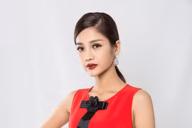 Học trò Lan Khuê gợi ý diện váy công sở tôn dáng