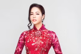 Ca sĩ Nhật Kim Anh duyên dáng khi diện áo dài