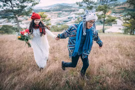 Ảnh cưới ngập sắc hoa của cặp đôi "yêu không cần ngỏ lời"