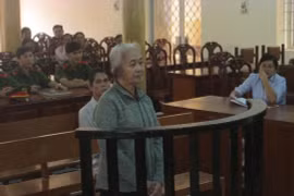 Bị bắt ngủ chung, người đàn bà 65 tuổi đâm chết bạn trai