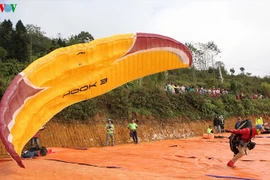 Những "cánh chim lụa" trên cao nguyên đá Đồng Văn