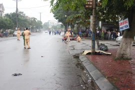 Tông người phụ nữ, thanh niên đi xe máy bay lên vỉa hè tử vong