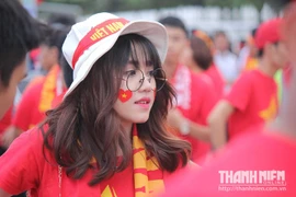 Tỉnh dậy bỗng thành... "hot girl"