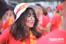 Tỉnh dậy bỗng thành... "hot girl"