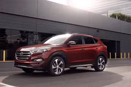 Hyundai Tucson bản nâng cấp 2018 "đấu" Honda CR-V