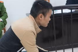 "Yêu" bé gái 13 tuổi lĩnh 8 năm tù