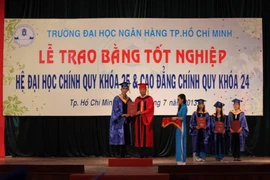 Nhận bằng tốt nghiệp đại học, 4 ngày sau chàng trai 9X đi học… nấu phở