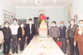 Lãnh đạo Ủy ban MTTQ Việt Nam tỉnh thăm, chúc mừng giáng sinh tại thị xã An Khê và huyện Đak Pơ