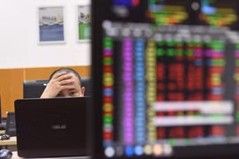 Nở rộ nhóm chat Zalo, Facebook... lôi kéo, xúi giục người khác mua bán cổ phiếu