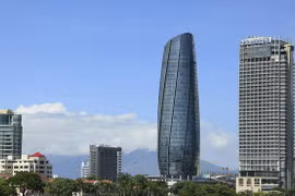 Tránh 'vết xe đổ' trong thu hút người tài