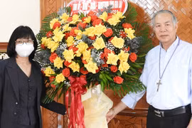Phó Chủ tịch UBND tỉnh Nguyễn Thị Thanh Lịch thăm, chúc mừng Giáng sinh