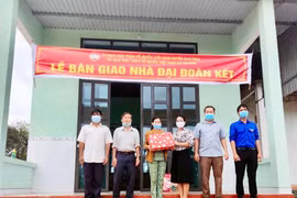 Bàn giao 2 ngôi nhà "Đại đoàn kết" cho hộ nghèo ở huyện Đak Đoa và Chư Păh