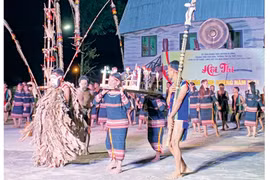 Vang mãi tiếng cồng chiêng