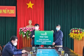 Vietcombank Kỳ Đồng -TpHCM hỗ trợ Pleiku 2.000 bộ kit test nhanh Covid-19