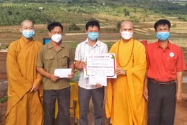 Chư Sê: Tặng 400 suất quà cho hộ nghèo ở xã Al Bá và Kông Htok