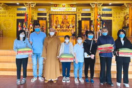 Pleiku: Trao 35 suất quà cho người dân có hoàn cảnh khó khăn