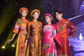 Đạo diễn Hoàng Nhật Nam, Phương Thanh, Hiền Thục cùng dàn sao Chào xuân mới