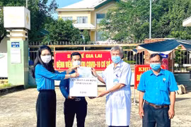 Hỗ trợ tiền cho đoàn viên, người lao động bị ảnh hưởng dịch Covid-19