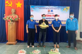 Phú Thiện: Trao 40 suất quà cho các gia đình khó khăn