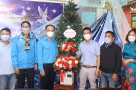 Tỉnh Đoàn Gia Lai thăm, chúc mừng Giáng sinh các cơ sở tôn giáo