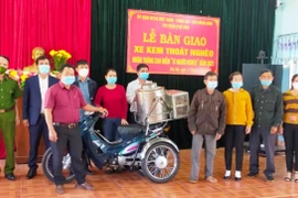 Chư Păh: Bàn giao xe kem thoát nghèo cho hội viên nông dân