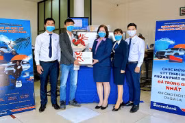 Sacombank Gia Lai: Trao giải thưởng trị giá 100 triệu đồng cho khách hàng