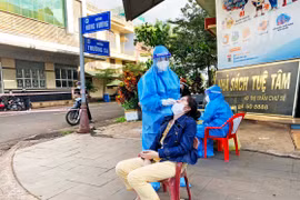 Huyện Chư Sê test nhanh Covid-19 cho toàn bộ người dân thị trấn Chư Sê